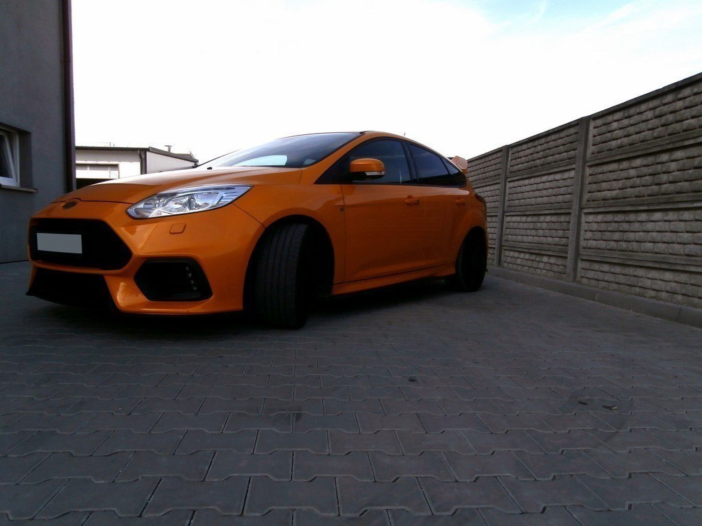 Maxton Design Frontstoßstange passend für FORD FOCUS MK3 VORFL (FOCUS RS 2015 LOOK) mit LED