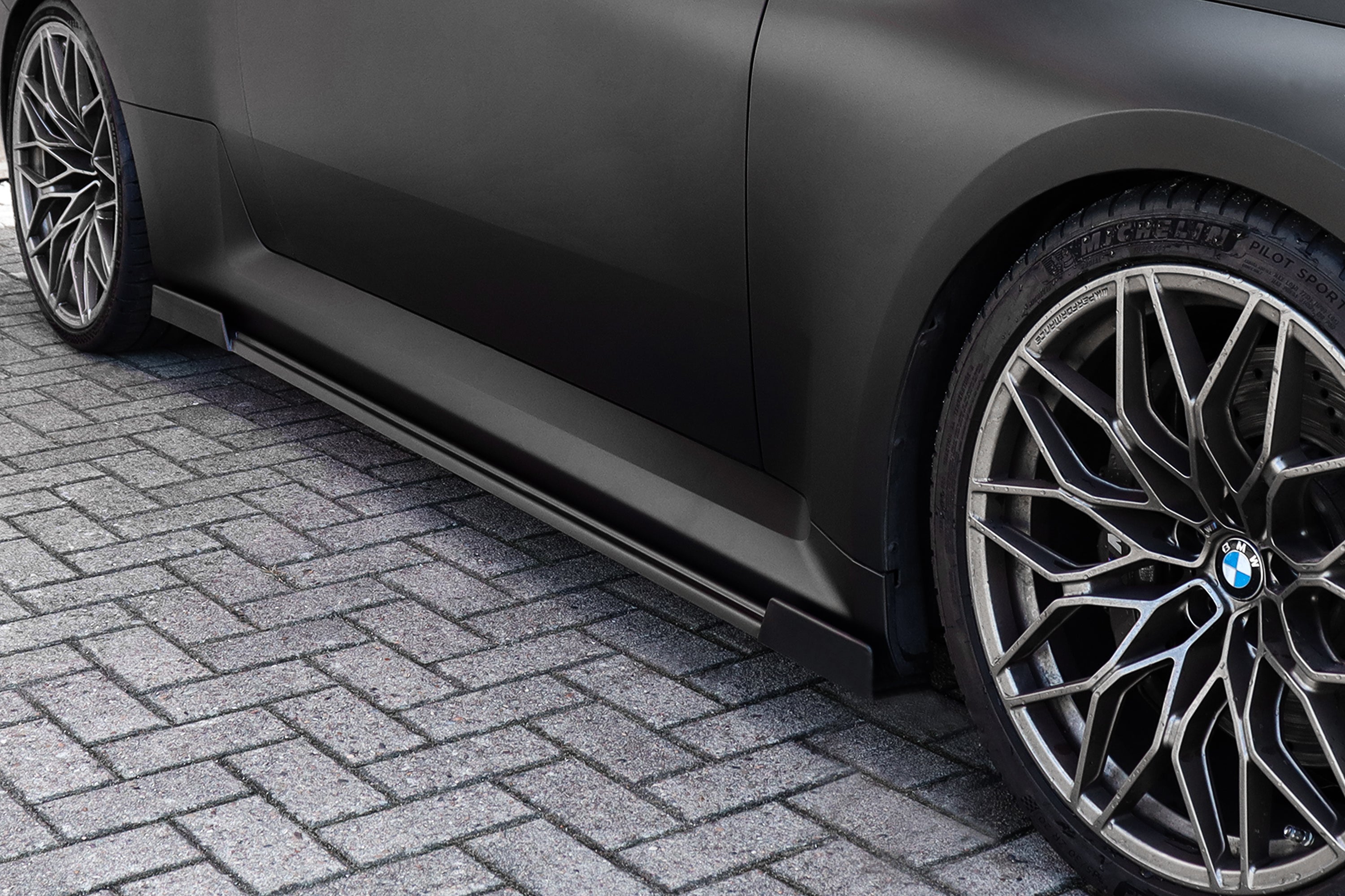 Seitenschweller mit Wing vorne + hinten aus ABS für BMW M2 G87