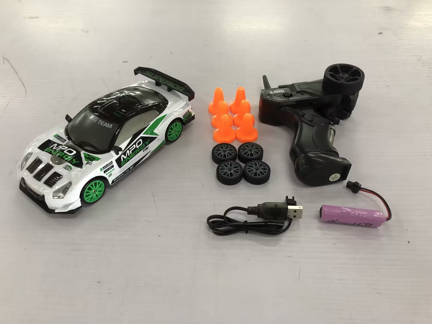 RC Drift-Auto 1:24 – Ferngesteuertes Drift-Fahrzeug 4WD