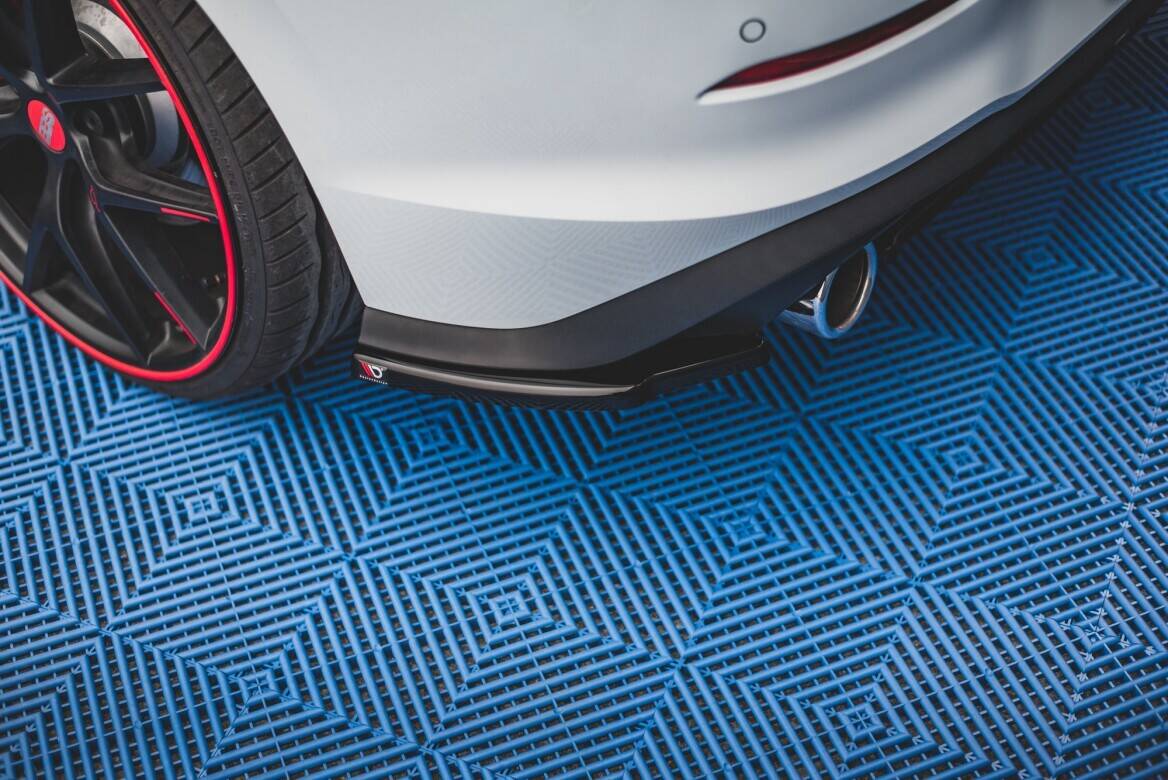 Maxton Design Heck Ansatz Flaps Diffusor V.1 passend für VW Golf GTI / GTE Mk8 schwarz Hochglanz