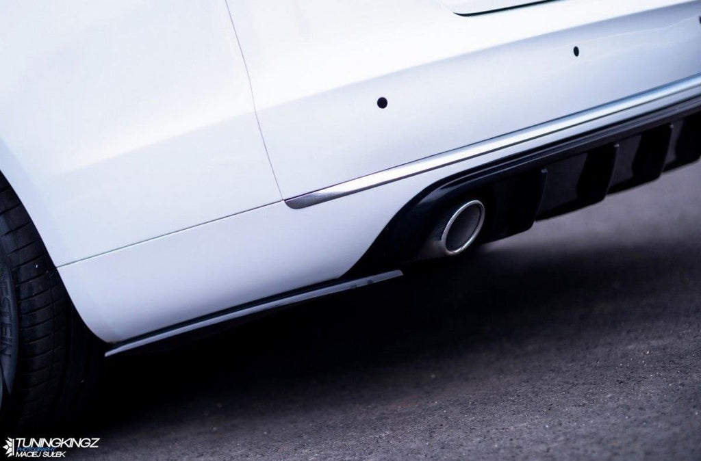 Maxton Design Heck Ansatz Flaps Diffusor für Audi A8 D4 Carbon Look