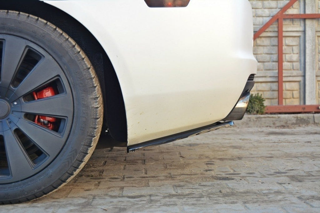 Maxton Design Heck Ansatz Flaps Diffusor passend für Chevrolet Camaro SS / Standard Mk5 schwarz Hochglanz