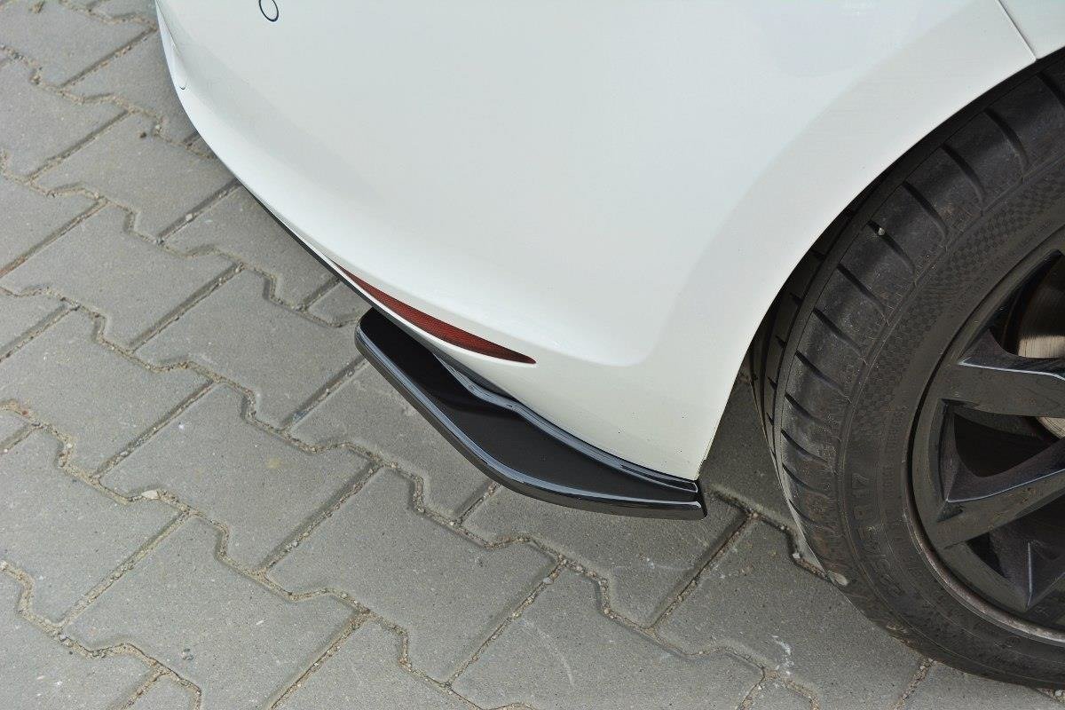 Maxton Design Heck Ansatz Flaps Diffusor passend für VW Golf Mk7 Standard schwarz Hochglanz