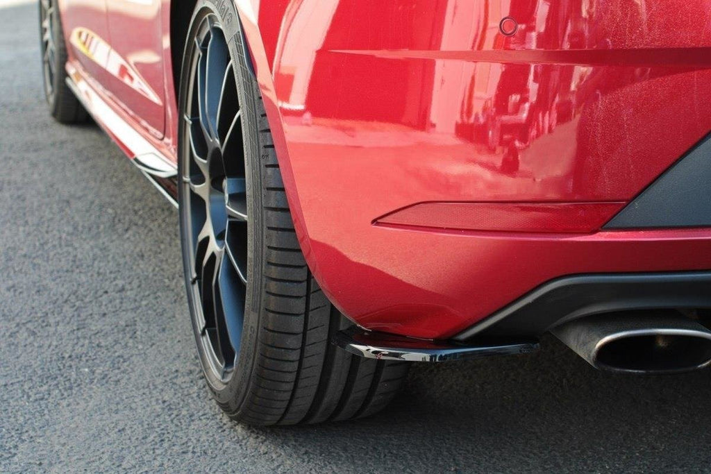 Maxton Design Heck Ansatz Flaps Diffusor V.1 passend für Seat Leon Cupra Mk3 FL Hatchback schwarz Hochglanz