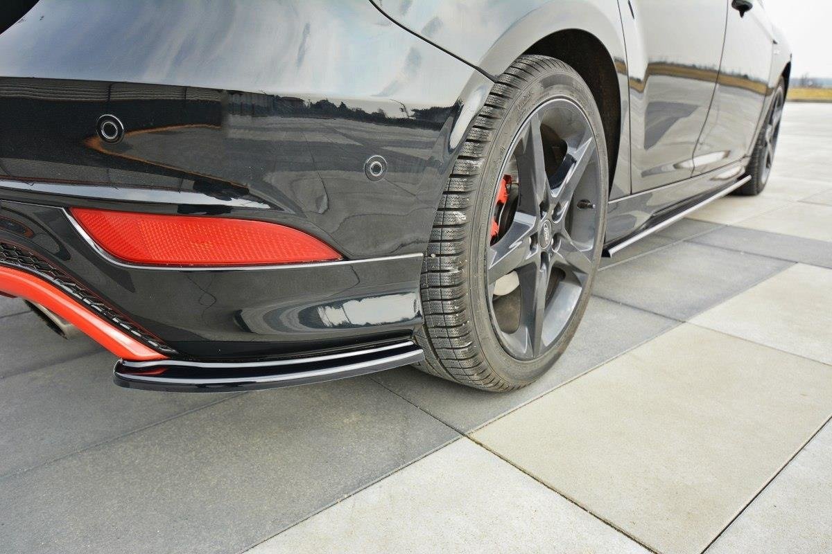 Maxton Design Heck Ansatz Flaps Diffusor passend für Ford Focus ST-Line Mk3 FL schwarz Hochglanz