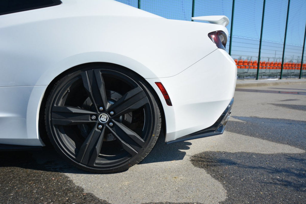 Maxton Design Heck Ansatz Flaps Diffusor passend für CHEVROLET CAMARO 6TH-GEN. PHASE-I 2SS COUPE schwarz Hochglanz