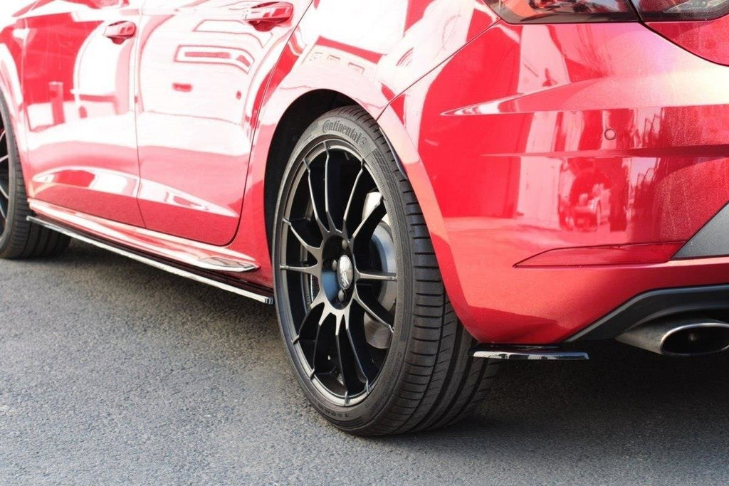 Maxton Design Heck Ansatz Flaps Diffusor V.2 passend für Seat Leon Cupra Mk3 FL Hatchback schwarz Hochglanz