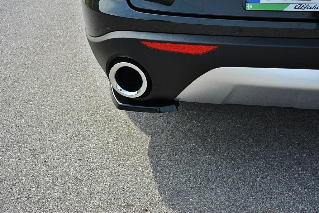Maxton Design Heck Ansatz Flaps Diffusor passend für Alfa Romeo Stelvio Mk1 schwarz Hochglanz