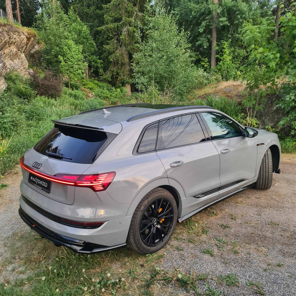 Maxton Design Street+ Mittlerer Diffusor RACE passend für Audi e-Tron S-Line schwarz Hochglanz