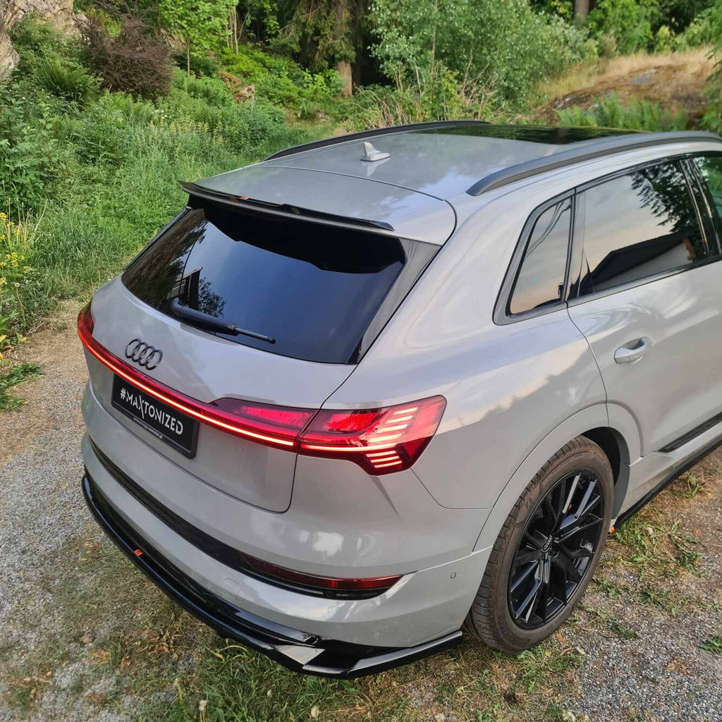 Maxton Design Street+ Mittlerer Diffusor RACE passend für Audi e-Tron S-Line schwarz Hochglanz