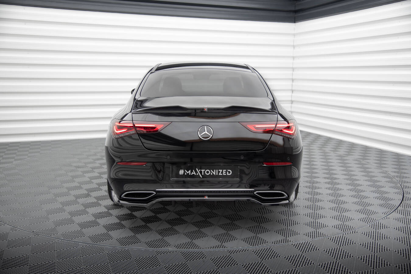 Maxton Design Street+ Mittlerer Diffusor RACE passend für Mercedes-Benz CLA Coupe C118 schwarz Hochglanz