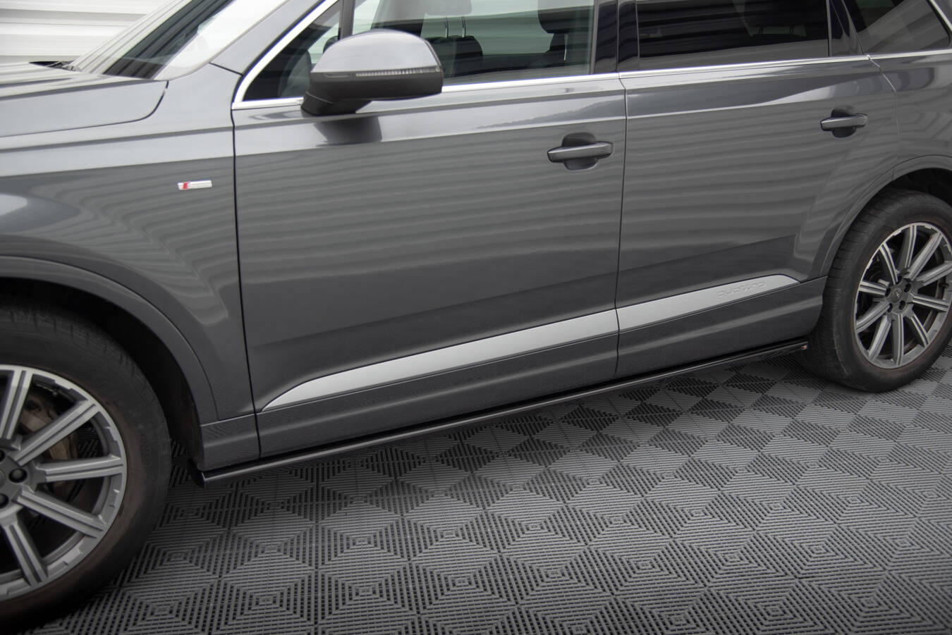 Maxton Design Street+ Seitenschweller Leisten passend für Audi Q7 Mk2 schwarz Hochglanz