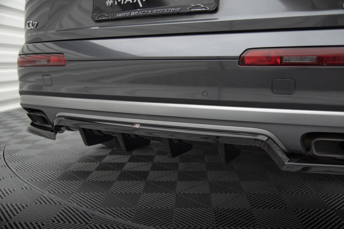 Maxton Design Street+ Mittlerer Diffusor RACE passend für Audi Q7 Mk2 schwarz Hochglanz