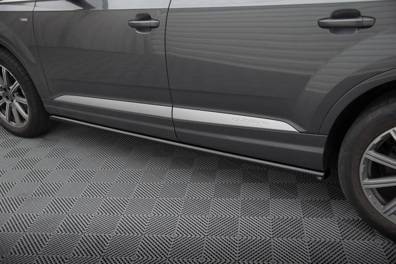 Maxton Design Street+ Seitenschweller Leisten passend für Audi Q7 Mk2 schwarz Hochglanz