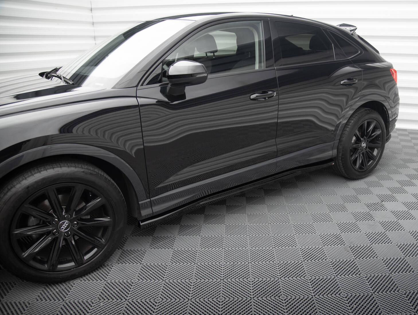 Maxton Design Street+ Seitenschweller Leisten passend für Audi Q3 Sportback F3 schwarz Hochglanz