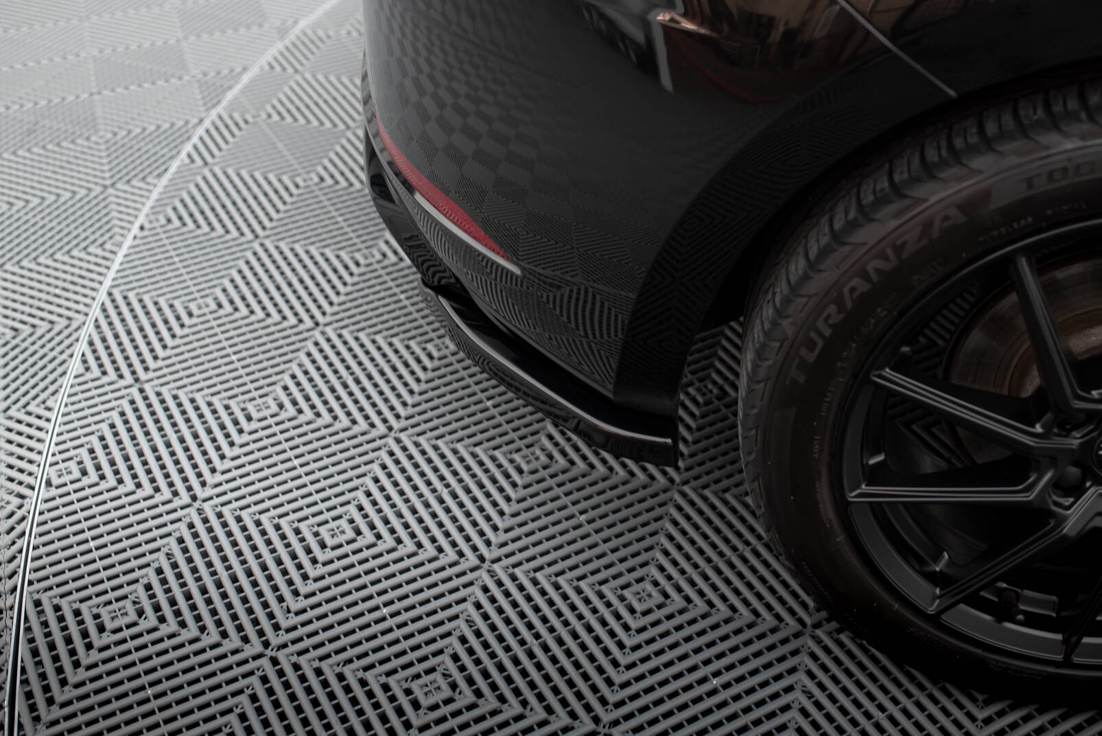 Maxton Design Heck Ansatz Flaps Diffusor V.2 passend für Seat Leon Hatchback Mk3 Facelift schwarz Hochglanz