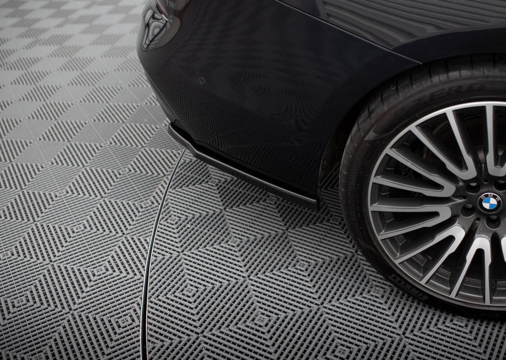 Maxton Design Heck Ansatz Flaps Diffusor passend für BMW 6er GT G32 M-Paket schwarz Hochglanz
