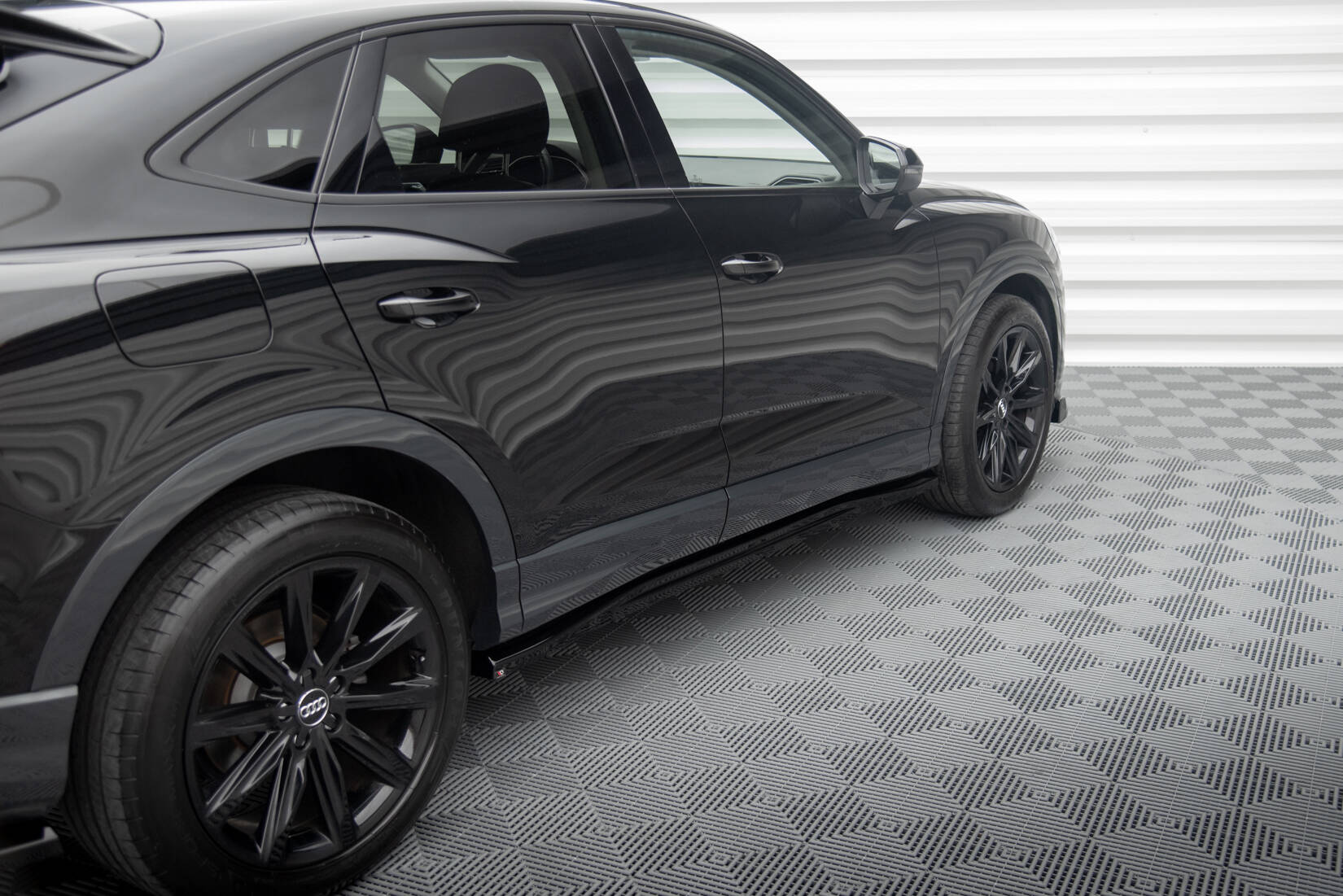 Maxton Design Street+ Seitenschweller Leisten passend für Audi Q3 Sportback F3 schwarz Hochglanz