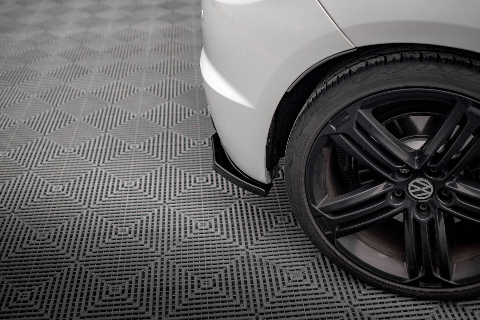 Maxton Design Heck Ansatz Flaps Diffusor passend für VW SCIROCCO R schwarz Hochglanz
