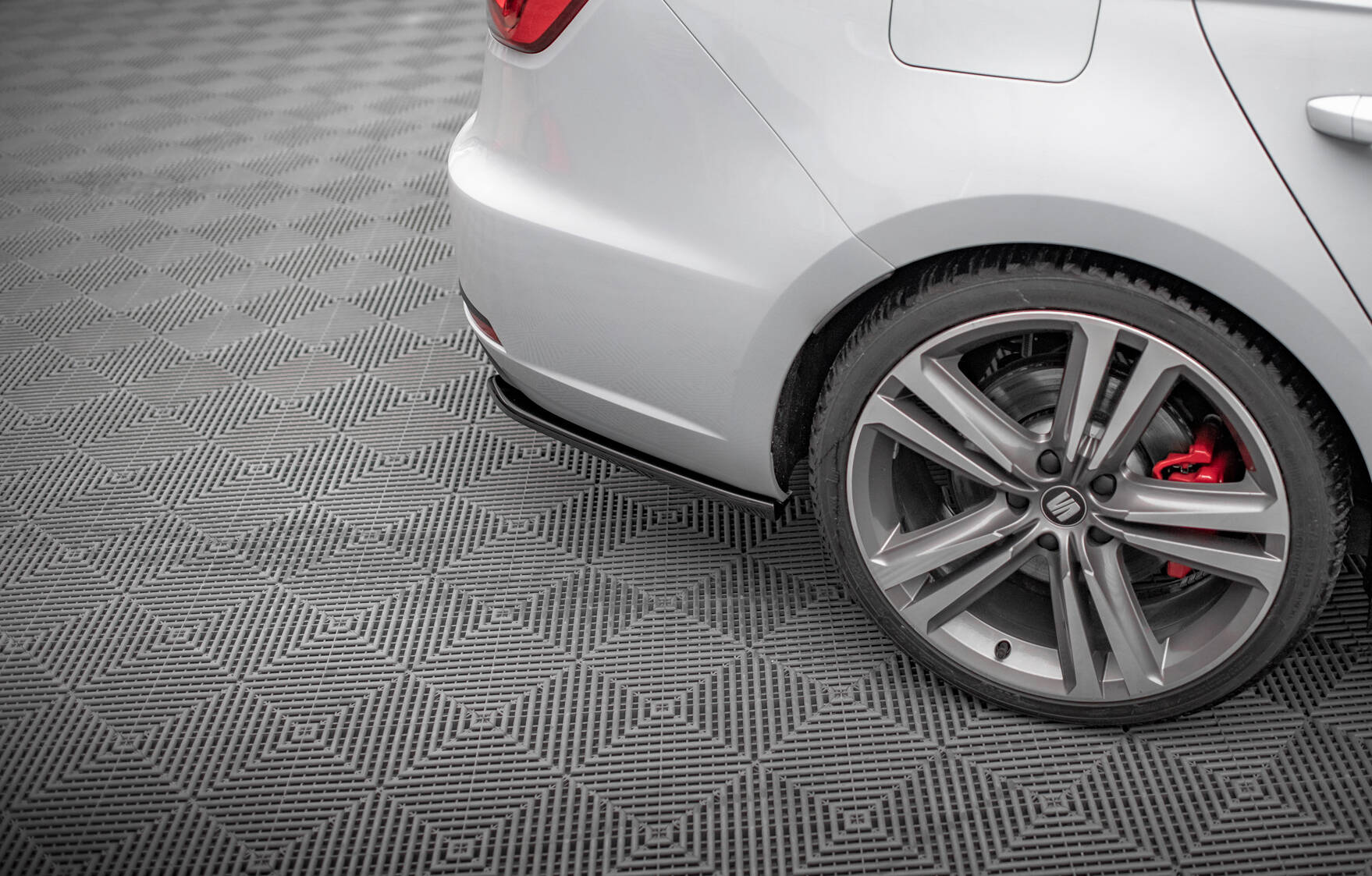 Maxton Design Heck Ansatz Flaps Diffusor V.1 passend für Seat Leon Cupra Sportstourer Mk3 schwarz Hochglanz