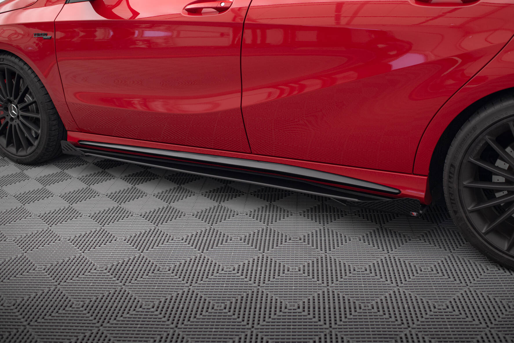 Maxton Design Seitenschweller Flaps passend für Mercedes-Benz A 45 AMG W176 Facelift schwarz Hochglanz
