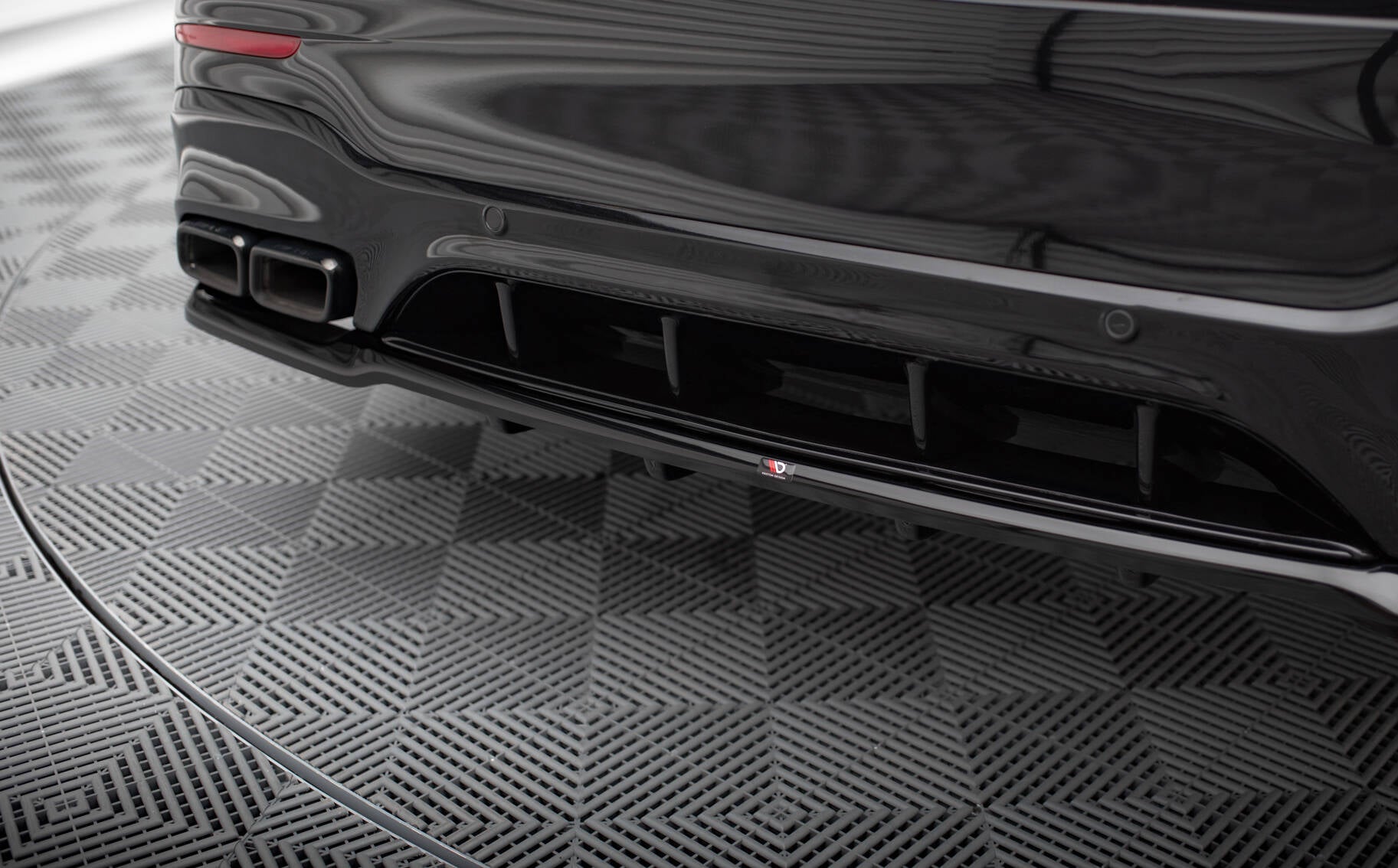 Maxton Design Street+ Mittlerer Diffusor RACE V.2 passend für Mercedes-AMG GLC 63 SUV X253 schwarz Hochglanz