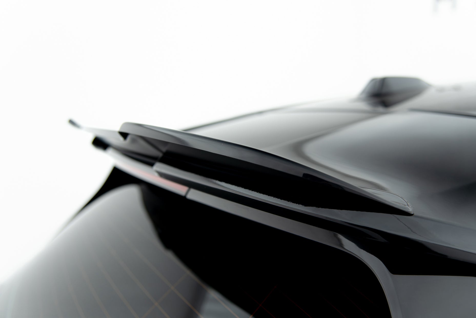 Maxton Design Spoiler CAP V.1 passend für BMW 1er M-Paket F70 schwarz Hochglanz