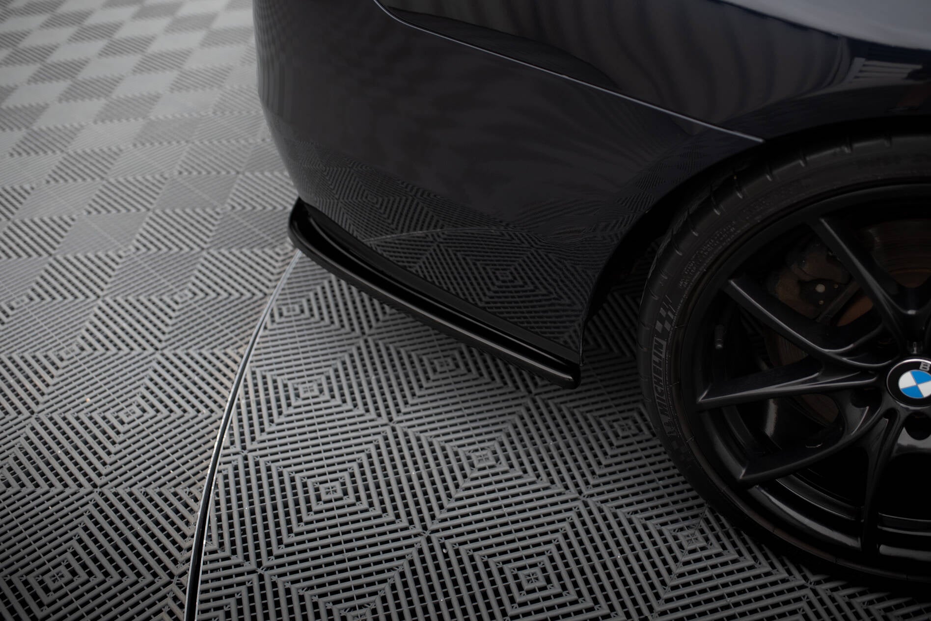 Maxton Design Heck Ansatz Flaps Diffusor passend für L + R BMW 5er M-Paket Limousine /Touring F10/F11 (mit zwei Einzel Endstücken) schwarz Hochglanz
