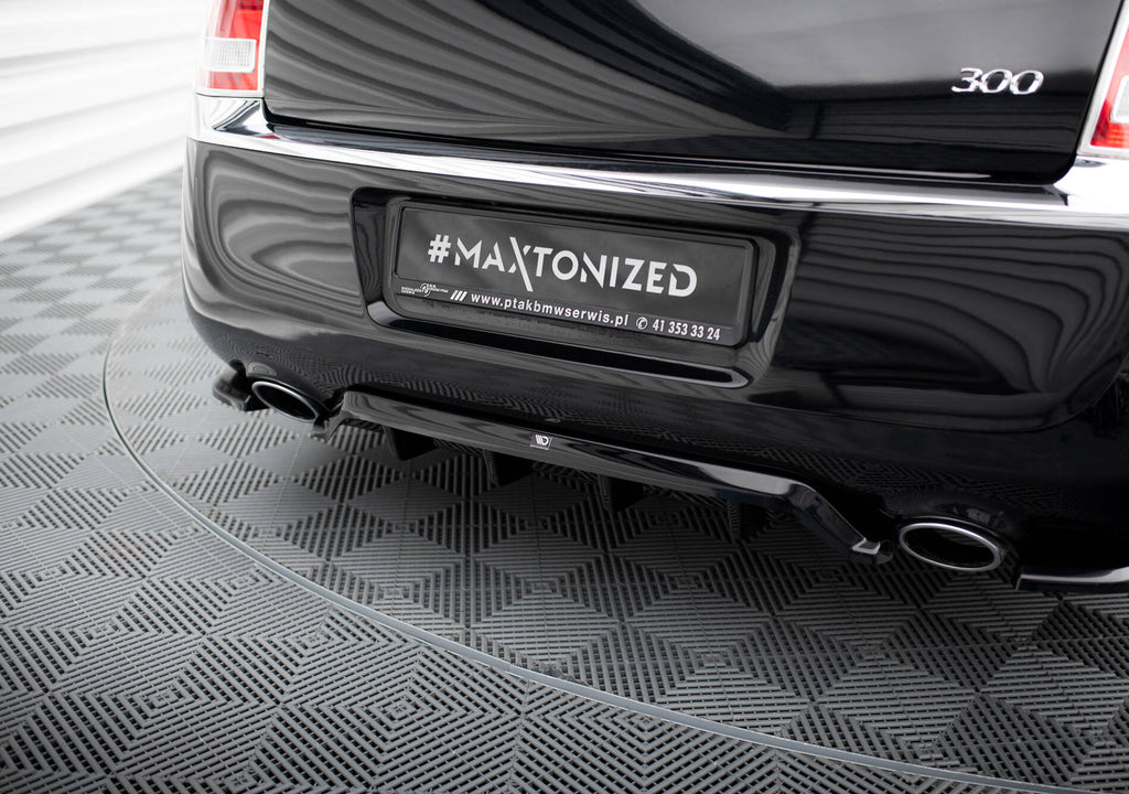 Maxton Design Street+ Mittlerer Diffusor RACE passend für Chrysler 300 Mk2 schwarz Hochglanz