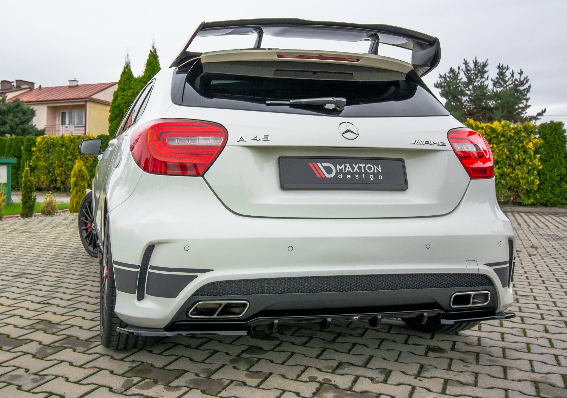 Maxton Design Spoiler CAP für Mercedes A45 AMG W176 schwarz Hochglanz