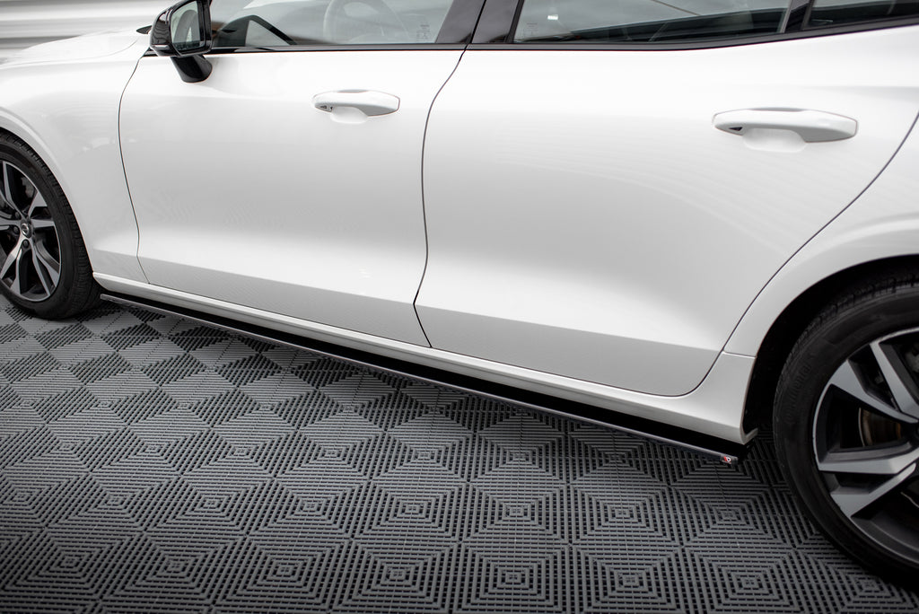 Maxton Design Street+ Seitenschweller Leisten V.2 passend für Volvo S60/V60 R-Design Mk3 schwarz Hochglanz