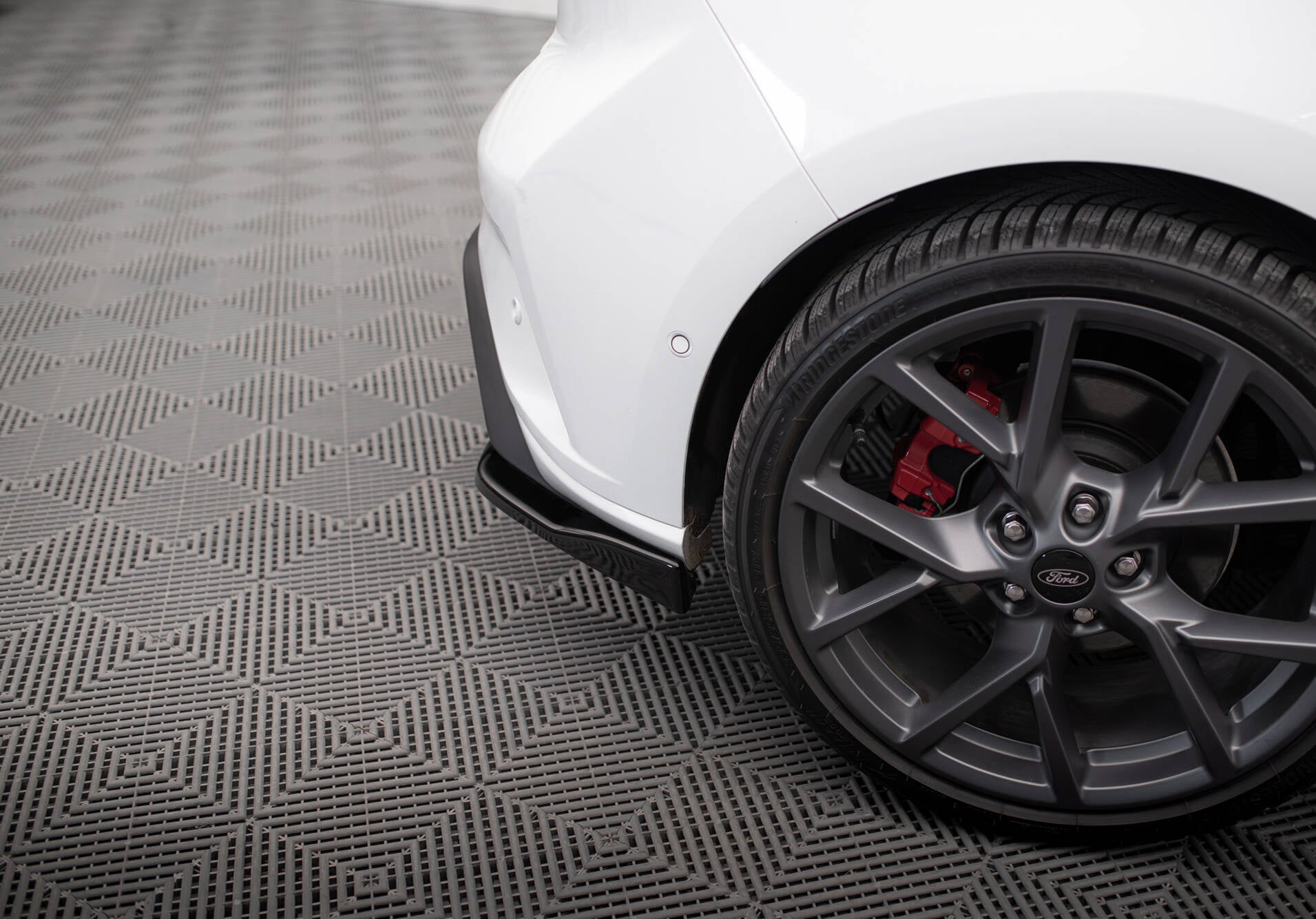 Maxton Design Heck Ansatz Flaps Diffusor V.2 passend für Ford Focus Hatchback ST Mk4 schwarz Hochglanz