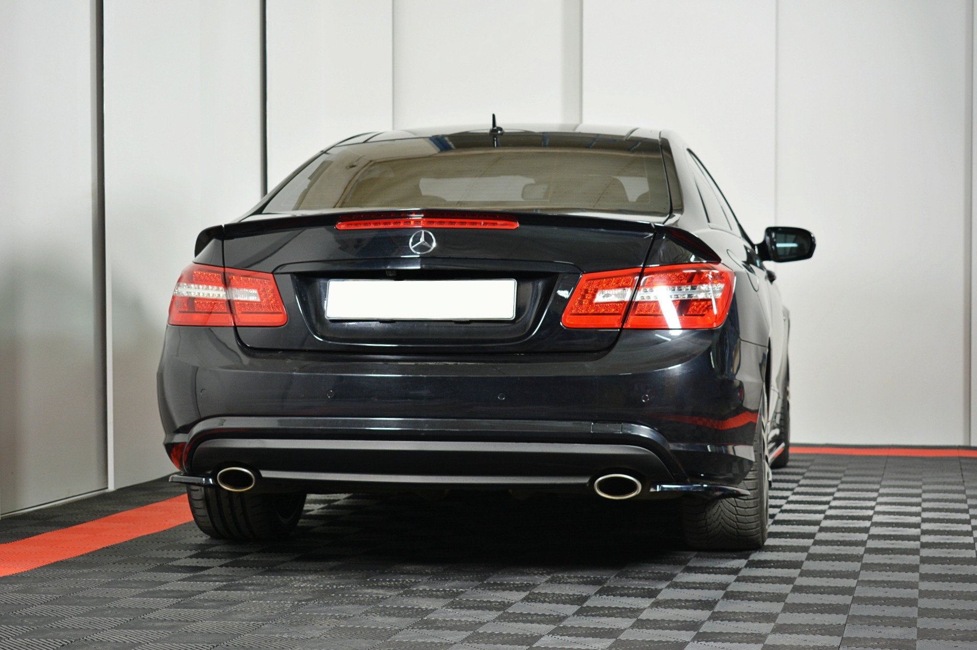 Maxton Design Splitter / Diffusor Heck Ansatz passend für Mercedes-Benz E-Klasse W207 Coupe AMG-Line schwarz Hochglanz