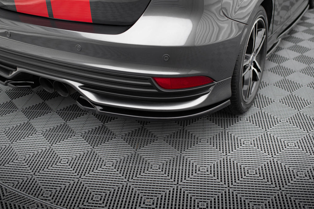 Maxton Design Heck Ansatz Flaps Diffusor V.2 passend für Ford Focus ST Mk3 Facelift schwarz Hochglanz