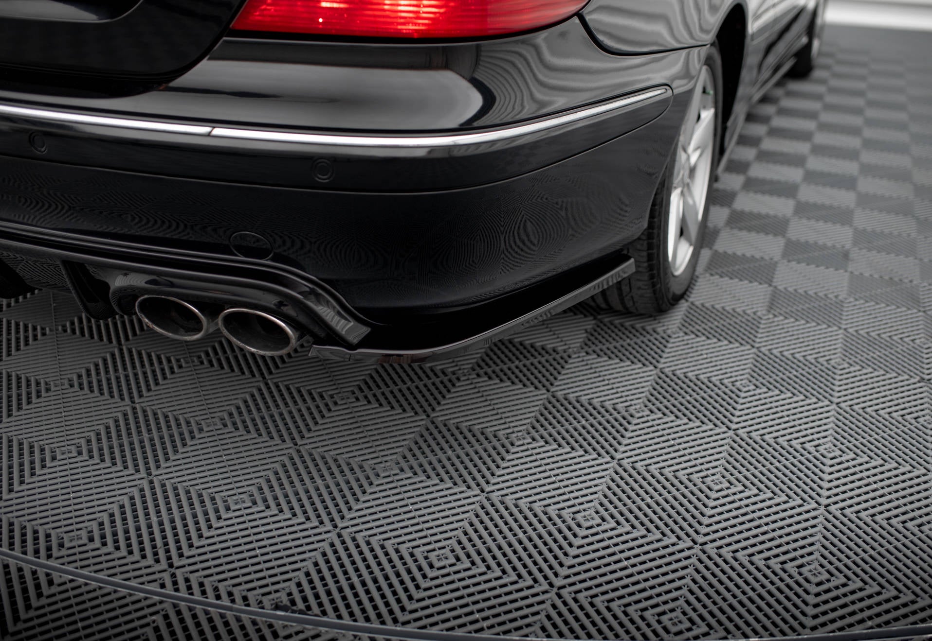 Maxton Design Heck Ansatz Flaps Diffusor V.2 passend für Mercedes-Benz CLK W209 schwarz Hochglanz