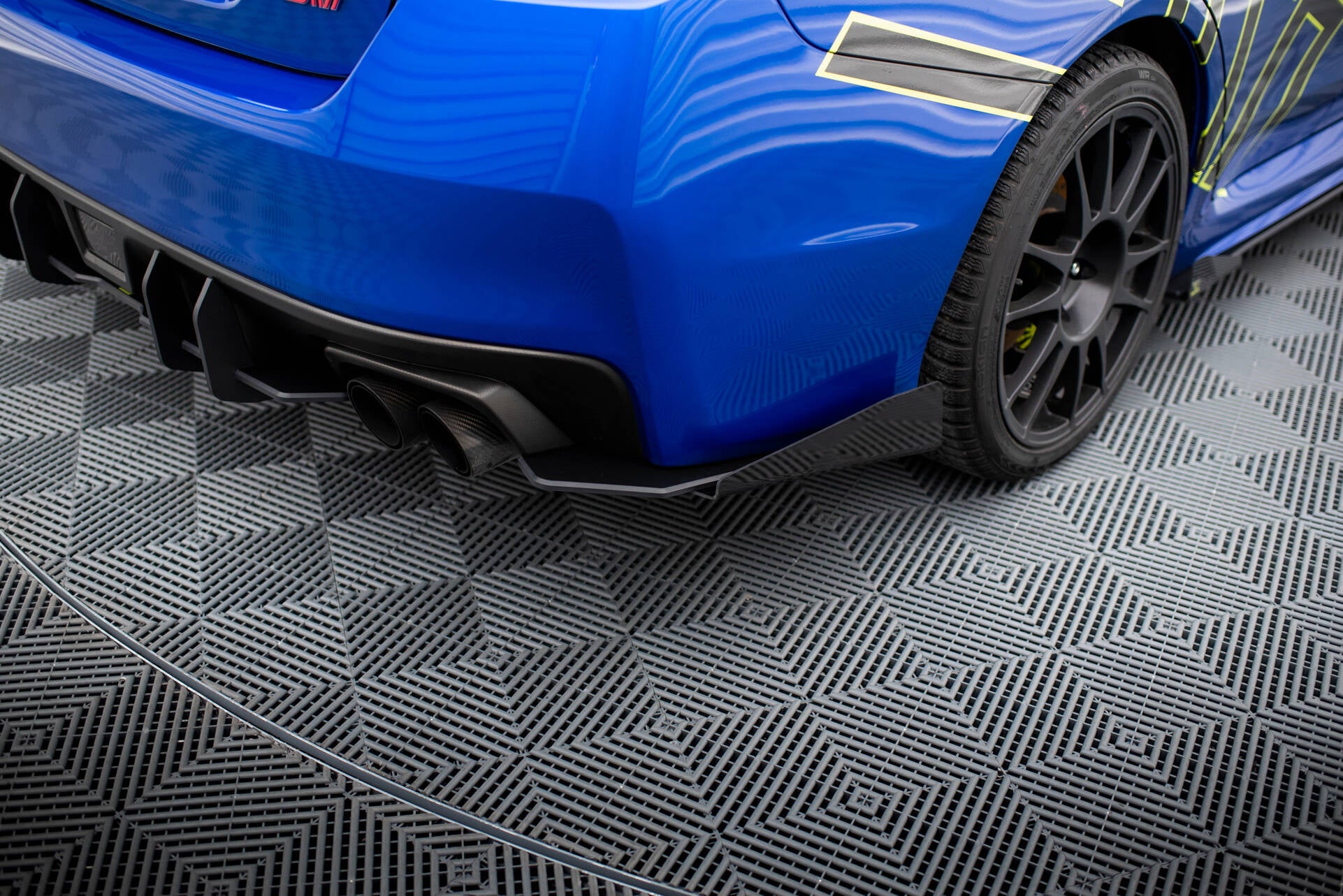 Maxton Design Hintere Seiten Flaps passend für Subaru WRX STI Mk1 schwarz Hochglanz