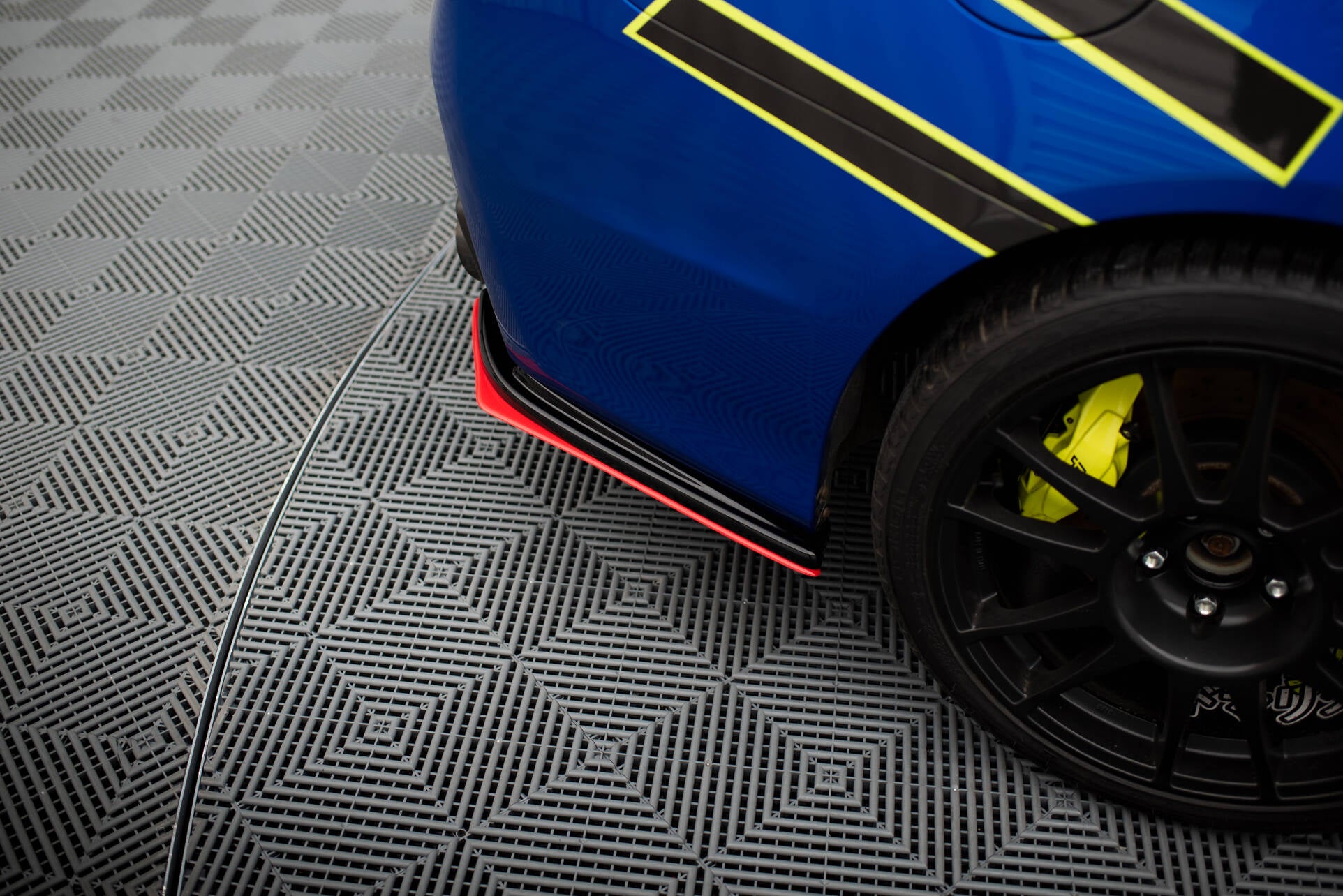 Maxton Design Heck Ansatz Flaps Diffusor V.2 passend für SUBARU WRX STI schwarz Hochglanz