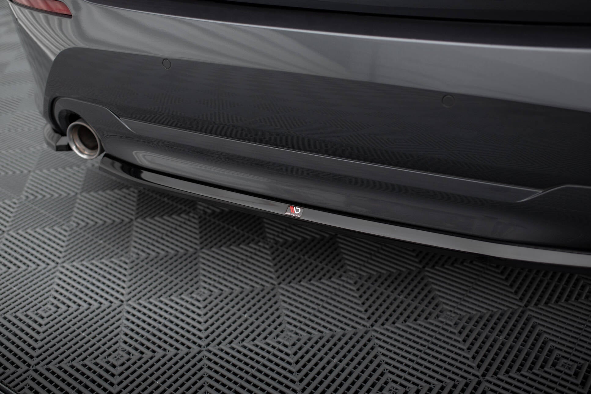 Maxton Design Heck Ansatz Flaps Diffusor passend für BMW 1er F40 schwarz Hochglanz