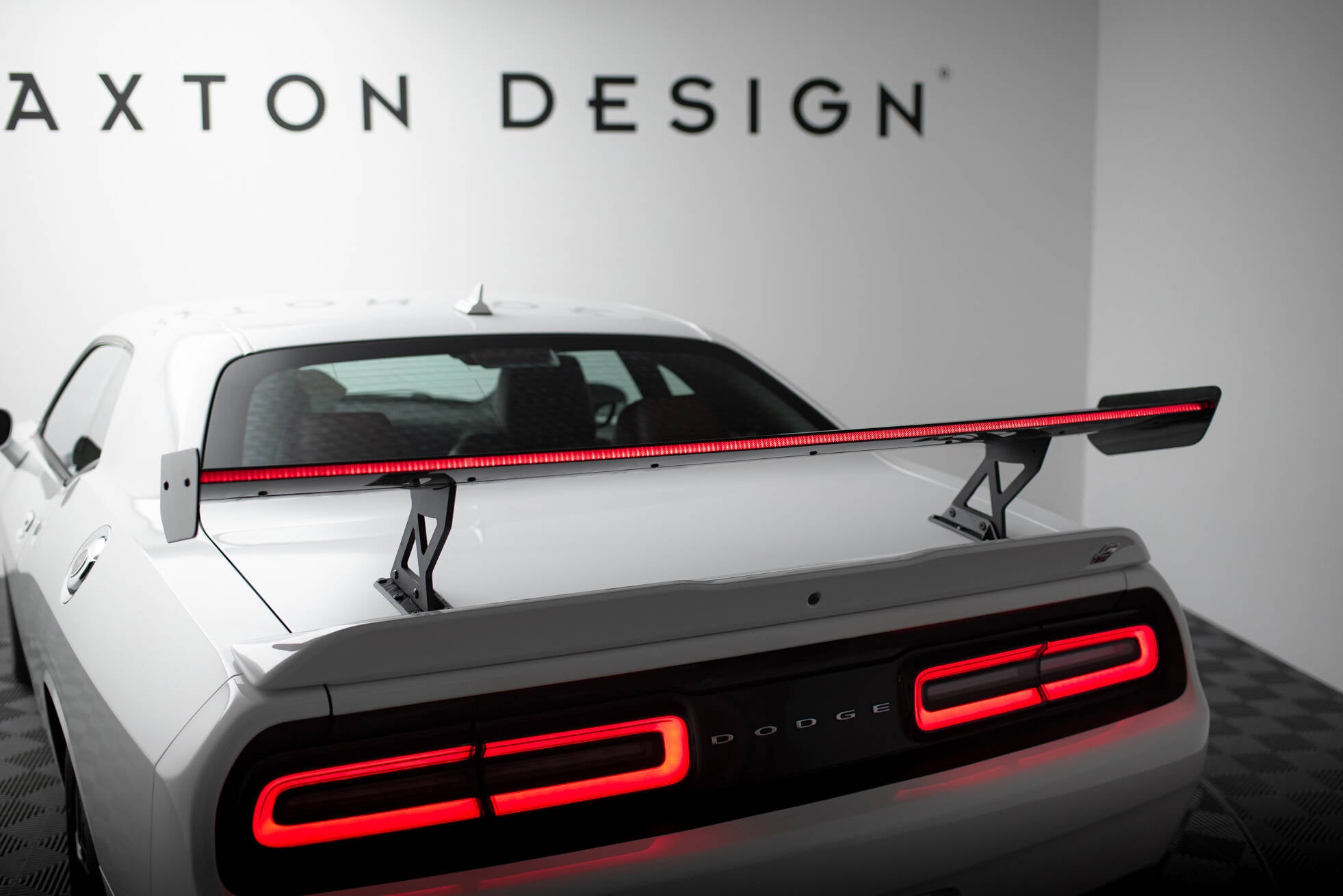 Maxton Design Carbon Spoiler + LED Dodge Challenger Mk3 für Dodge Challenger MK3 Facelift