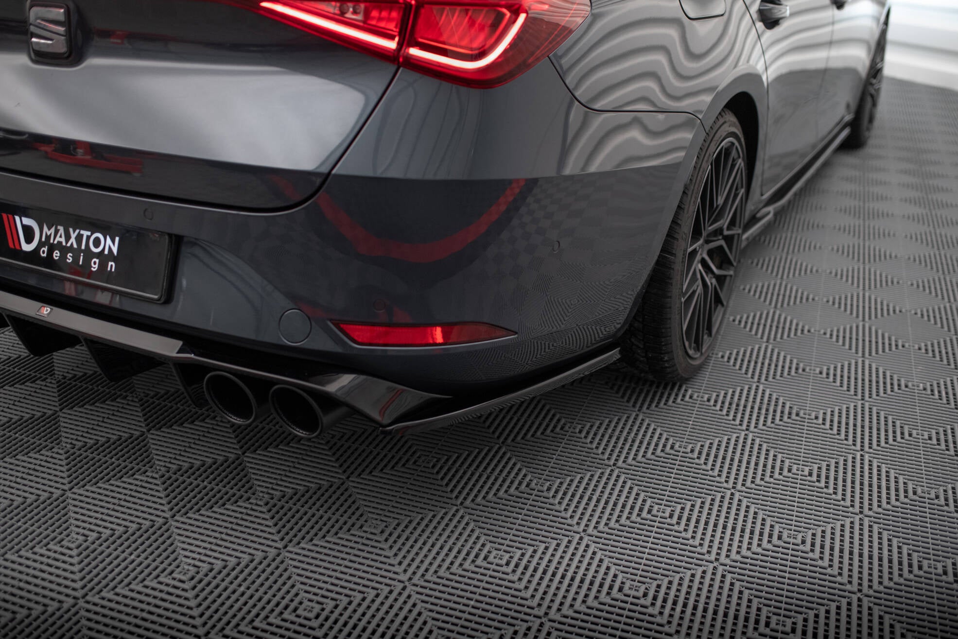 Maxton Design Heck Ansatz Flaps Diffusor V.2 passend für Seat Leon ST FR Mk4 schwarz Hochglanz