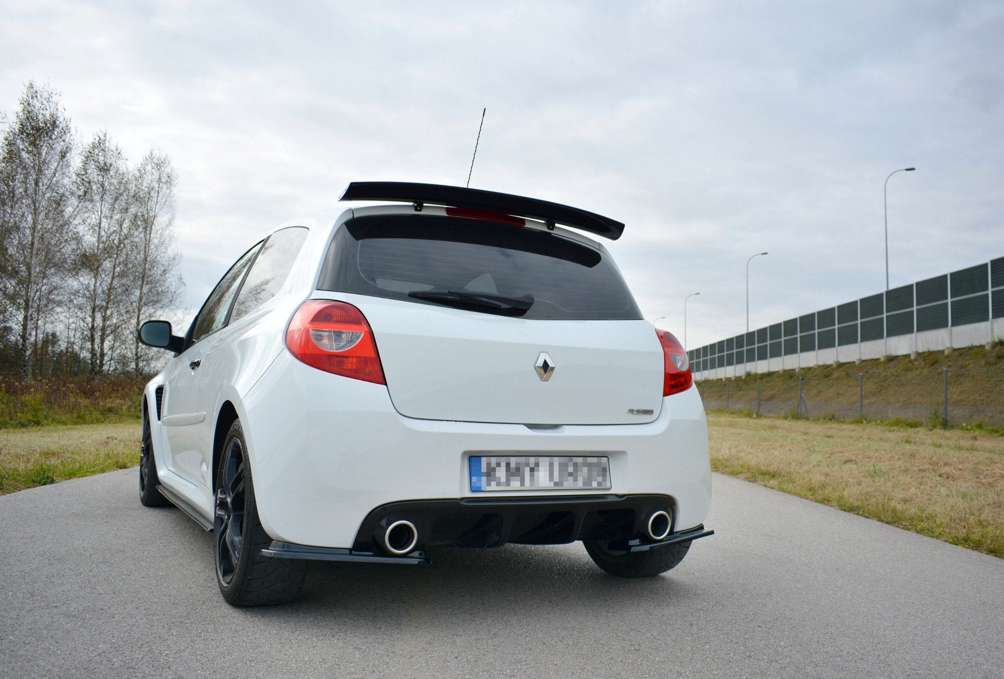 Maxton Design Heck Ansatz Flaps Diffusor passend für RENAULT CLIO MK3 RS FACELIFT schwarz Hochglanz