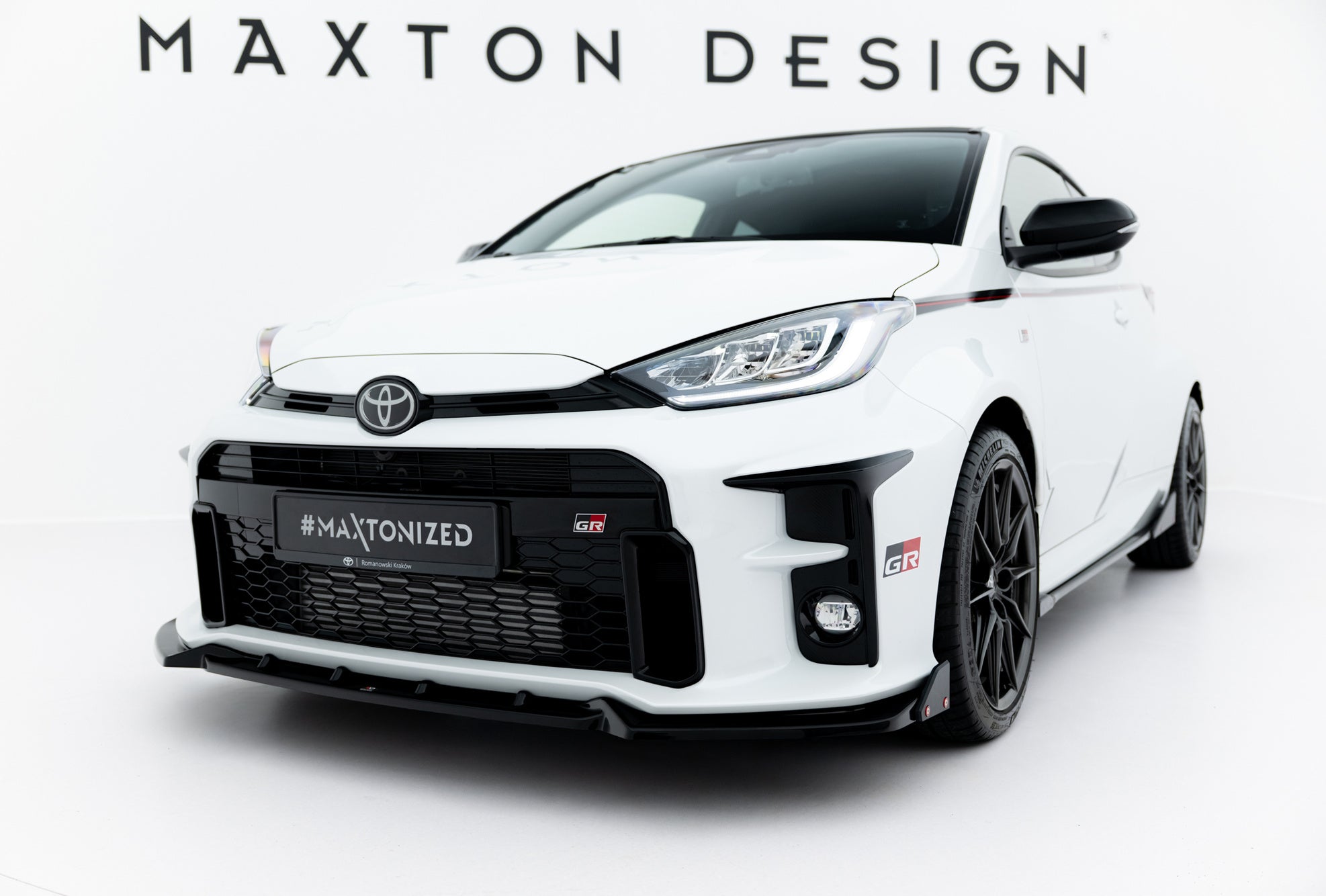 Maxton Design Street+ Spoilerlippe Front Ansatz V.2 + Flaps passend für Toyota GR Yaris Mk4