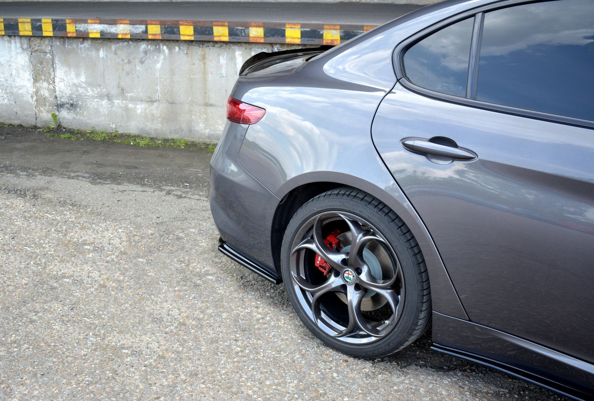 Maxton Design Heck Ansatz Flaps Diffusor passend für ALFA ROMEO GIULIA VELOCE schwarz Hochglanz