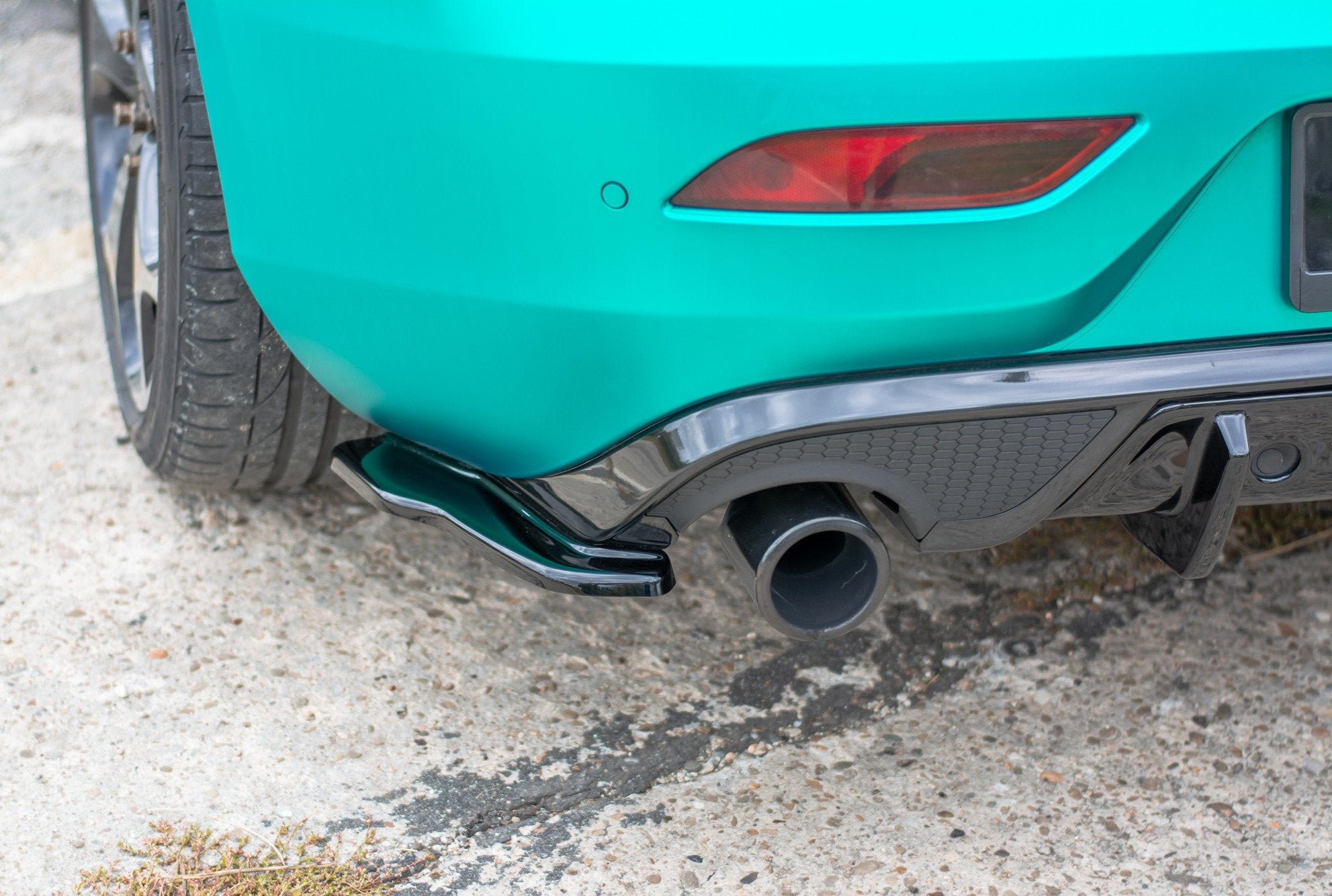 Maxton Design Heck Ansatz Flaps Diffusor passend für Volvo V40 R-design schwarz Hochglanz