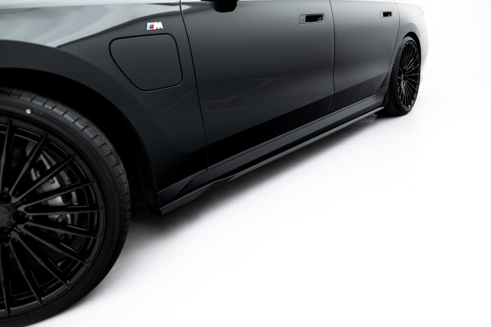 Maxton Design Street+ Seitenschweller Leisten V.2 passend für BMW 740d xDrive M Paket / 740i xDrive M-Paket G70 schwarz Hochglanz