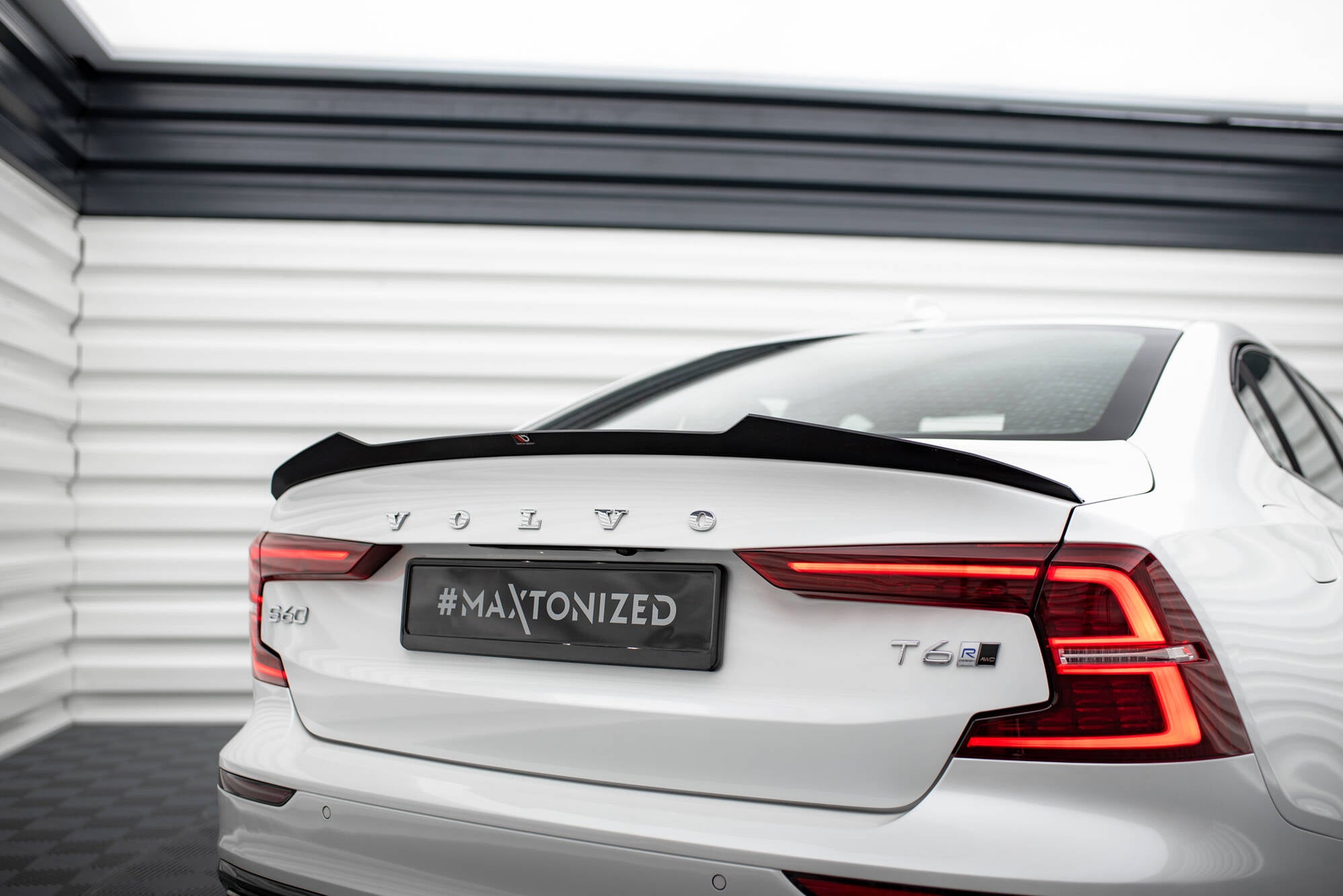 Maxton Design Spoiler CAP passend für Volvo S60 R-Design Mk3 schwarz Hochglanz