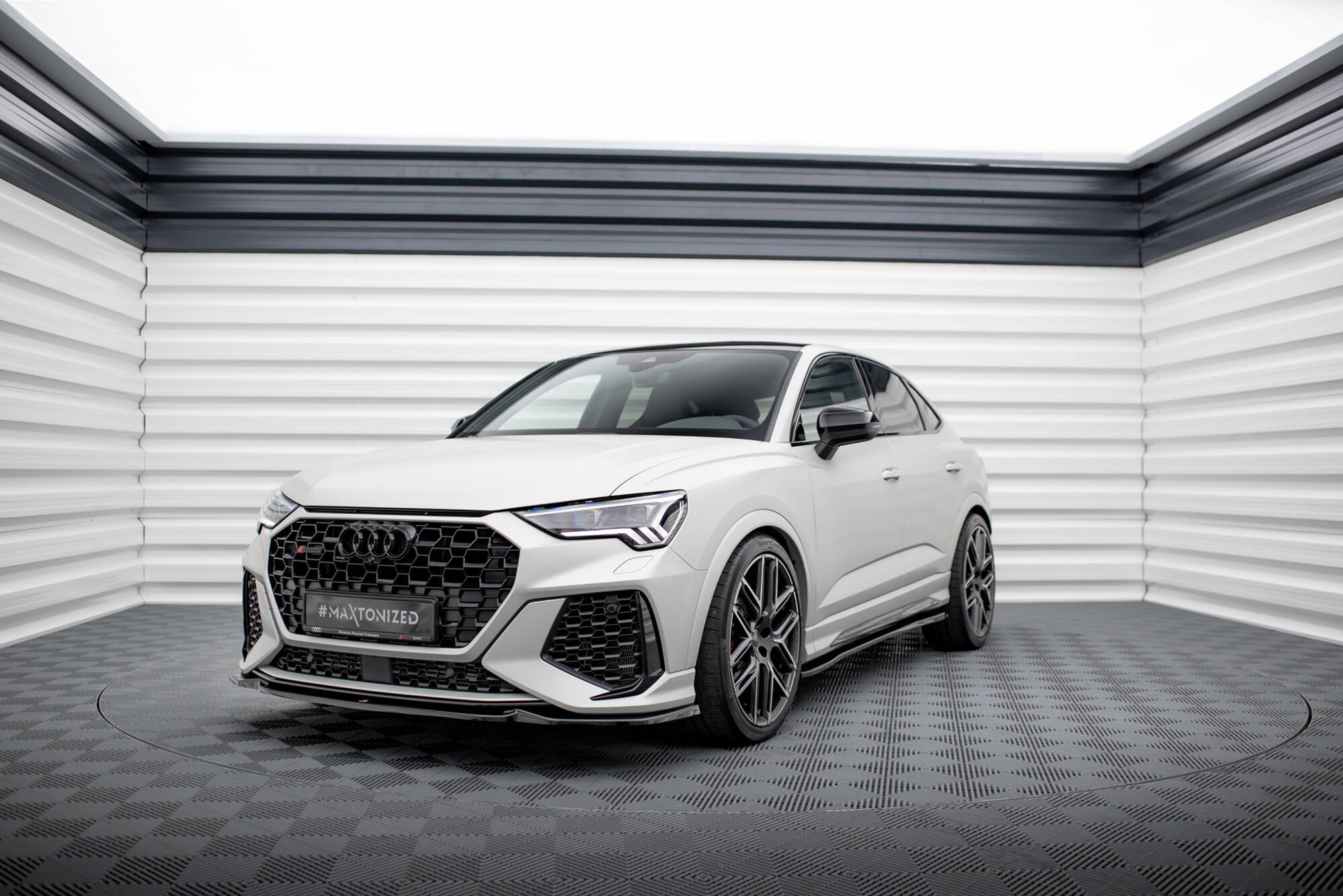 Maxton Design Street+ Spoilerlippe Front Ansatz V.1 passend für Audi RSQ3 Sportback / SUV F3 schwarz Hochglanz