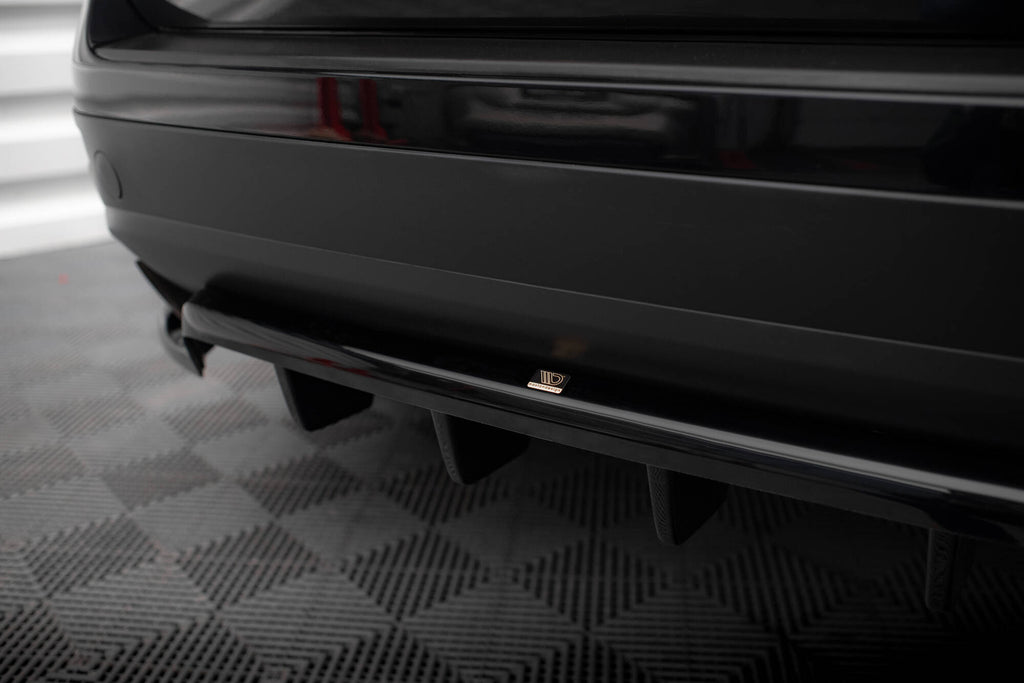 Maxton Design Street+ Mittlerer Diffusor RACE passend für VW Touareg Mk2 schwarz Hochglanz