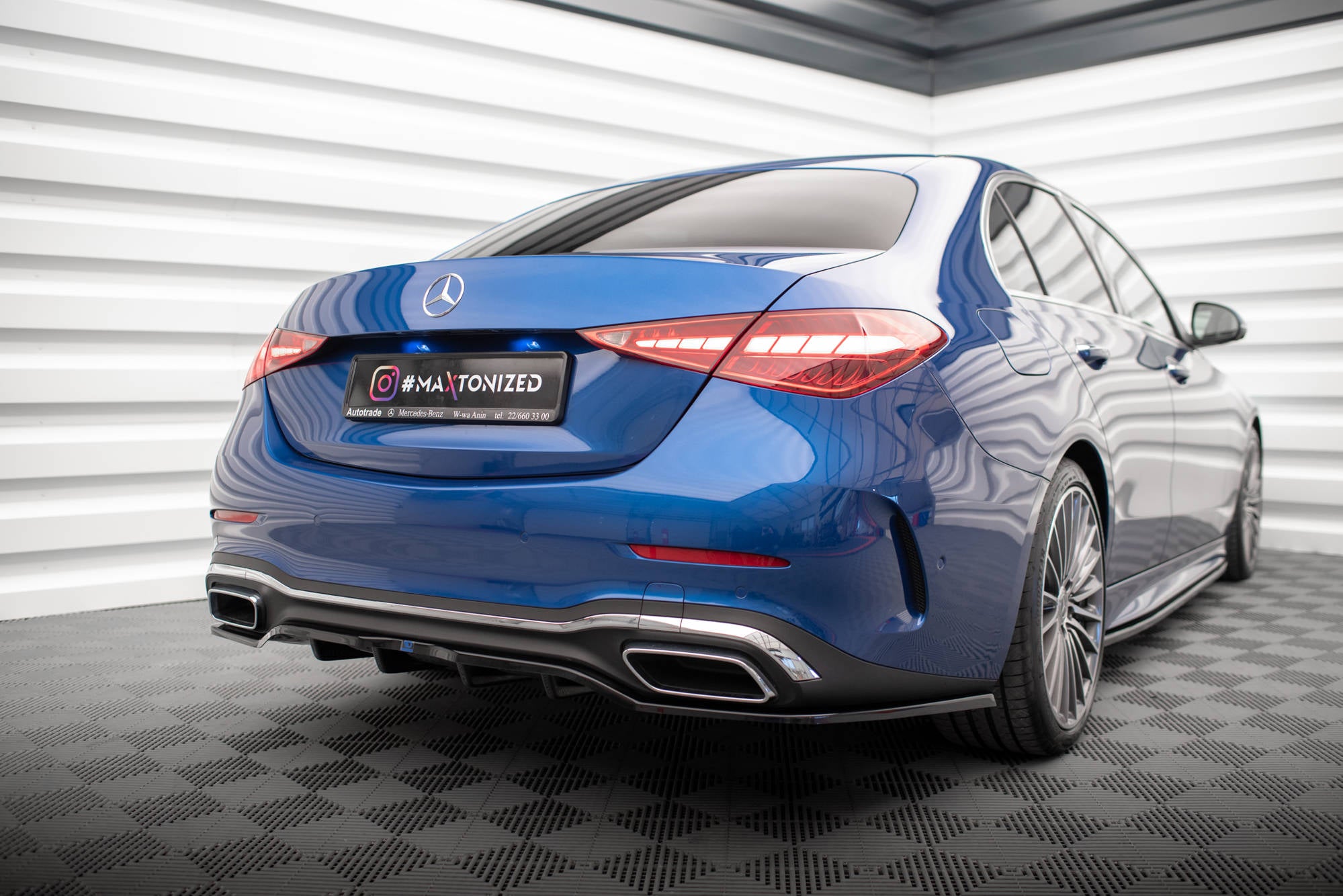 Maxton Design Street+ Mittlerer Diffusor RACE passend für Mercedes-Benz C AMG-Line W206 schwarz Hochglanz