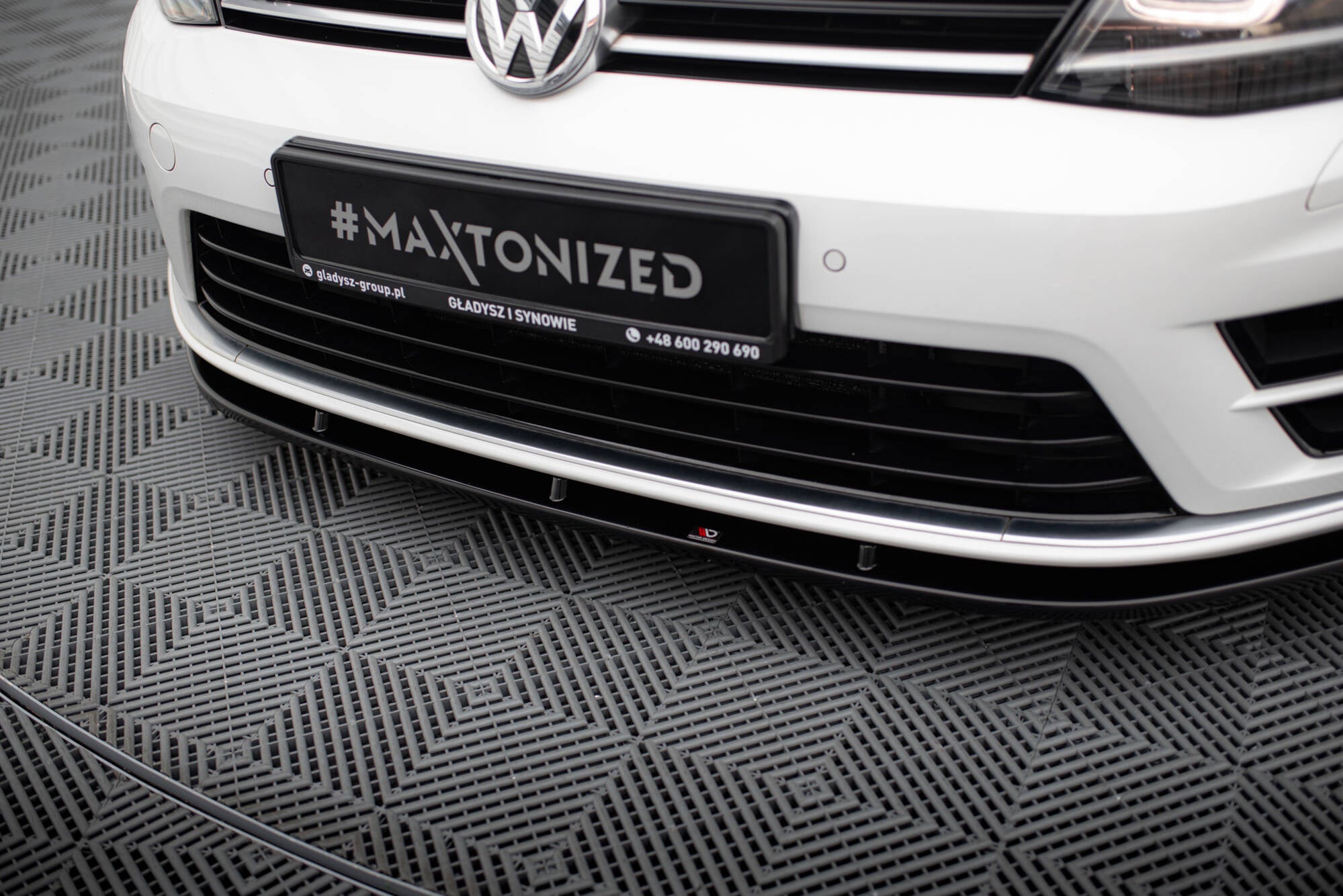 Maxton Design Street+ Spoilerlippe Front Ansatz V.1 passend für VW Golf R / R-Line Mk7 schwarz Hochglanz